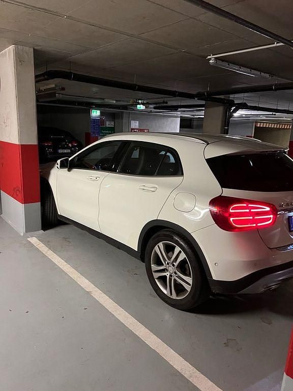 Gebraucht Mercedes GLA180 Urban 122 PS (89 kW) 2016 Weiß SUV