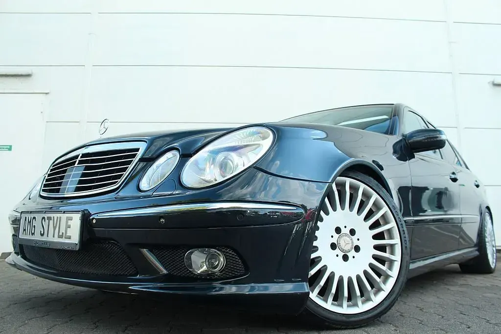 Gebraucht Mercedes E500 AMG 306 PS (225 kW) 2002 Schwarz Limousine