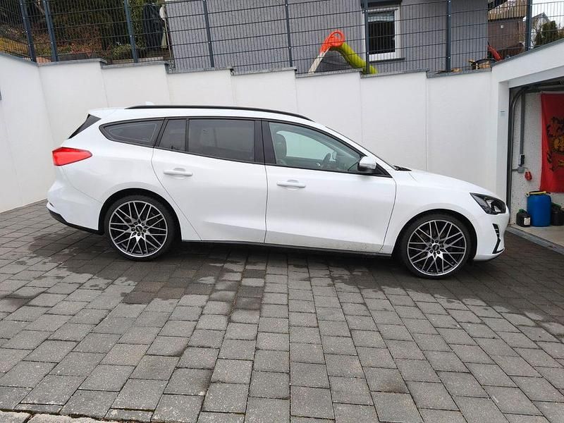 Gebraucht Ford Focus Active 125 PS (91 kW) 2019 Weiß Limousine