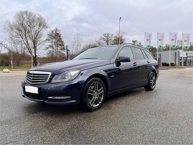 Gebraucht Mercedes C180 120 PS (88 kW) 2011 Blau Kombi
