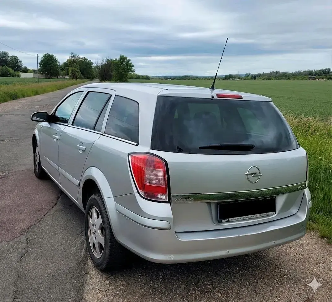 Gebraucht Opel Astra 110 PS (80 kW) 2008 Silber Kombi