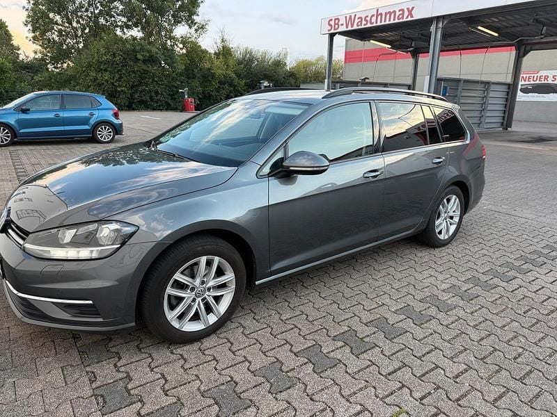 Grau Gebraucht 2019 VW Golf VII Kombi | 11.250 € (Guter Preis) - Bild 1/4