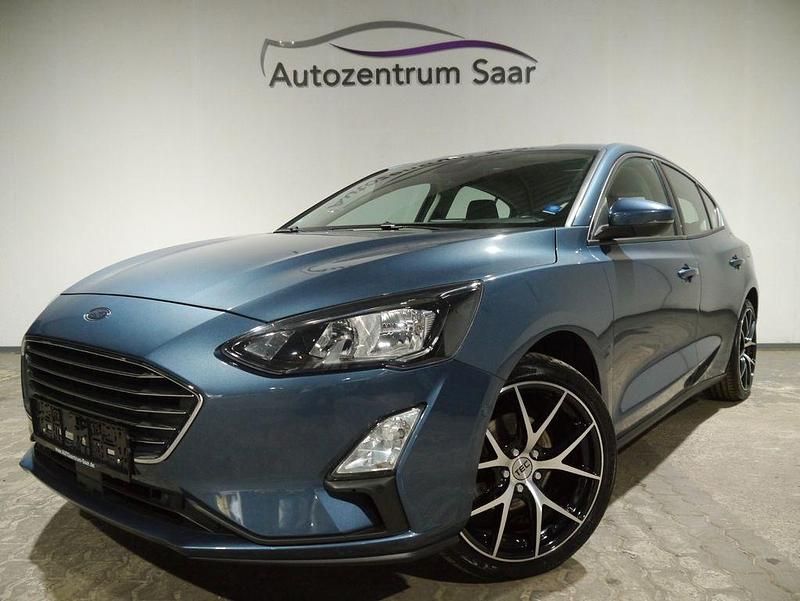 Blau Gebraucht 2019 Ford Focus Titanium Limousine | 13.970 € (Guter Preis) - Bild 1/4