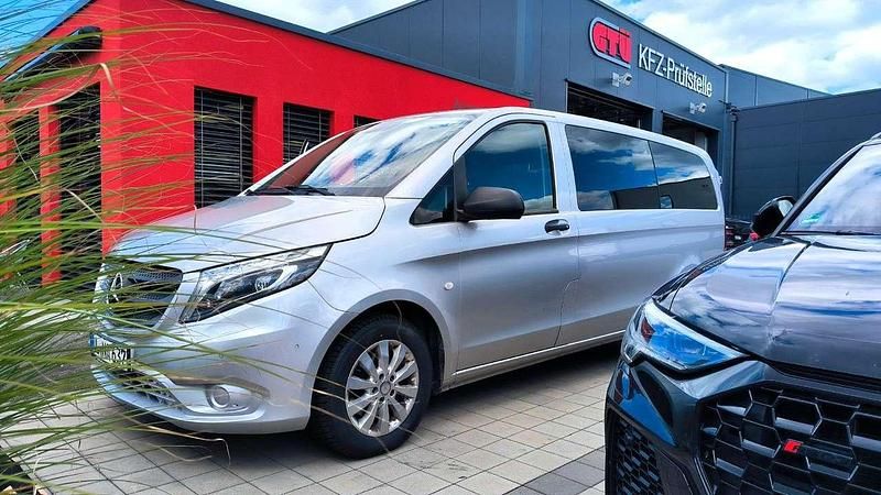 Gebraucht Mercedes Vito 163 PS (119 kW) 2017 Brillant silber met Van