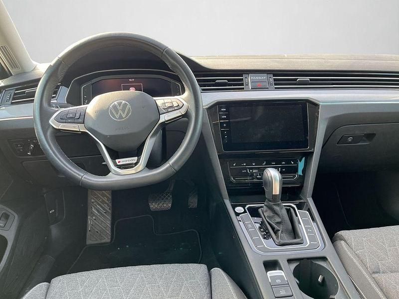 Gebraucht VW Passat Business 200 PS (147 kW) 2023 Deep black perleffekt (metallic) Kombi