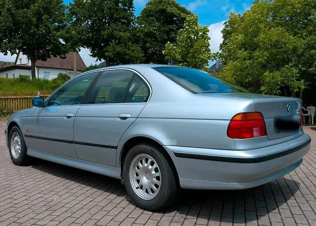 Gebraucht BMW 520 150 PS (110 kW) 1997 Grau Kleinwagen