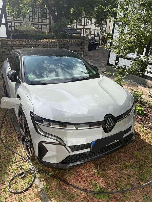 Grau Gebraucht 2022 Renault Mégane Techno Limousine | 22.900 € (Superpreis) - Bild 1/4