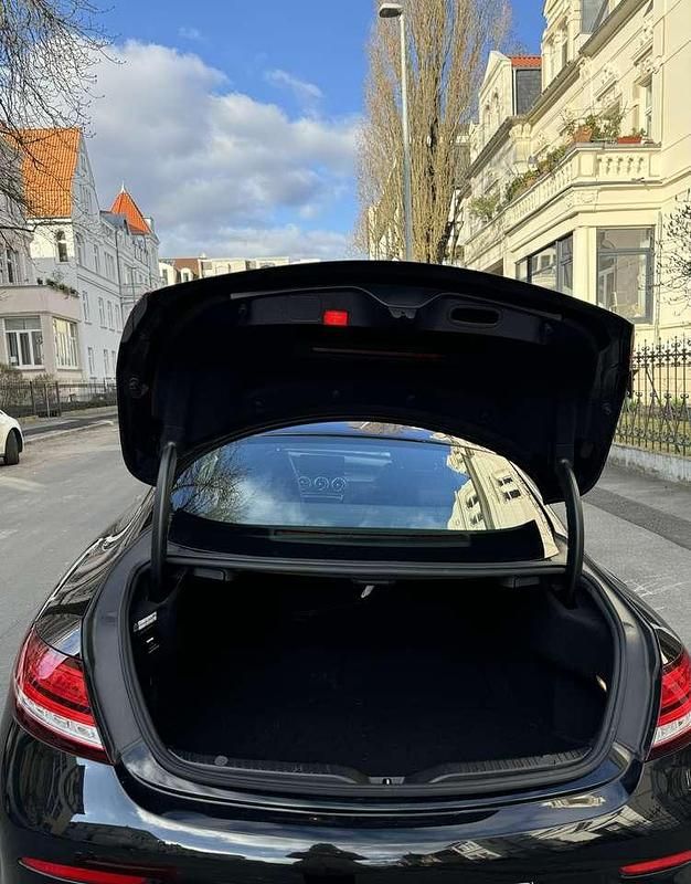 Schwarz Gebraucht 2019 Mercedes C180 AMG line Coupé | 26.999 € (Fairer Preis) - Bild 1/4