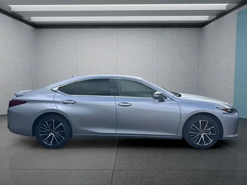 Neu Lexus ES300H Business Edition 218 PS (160 kW) 2026 Silber Limousine