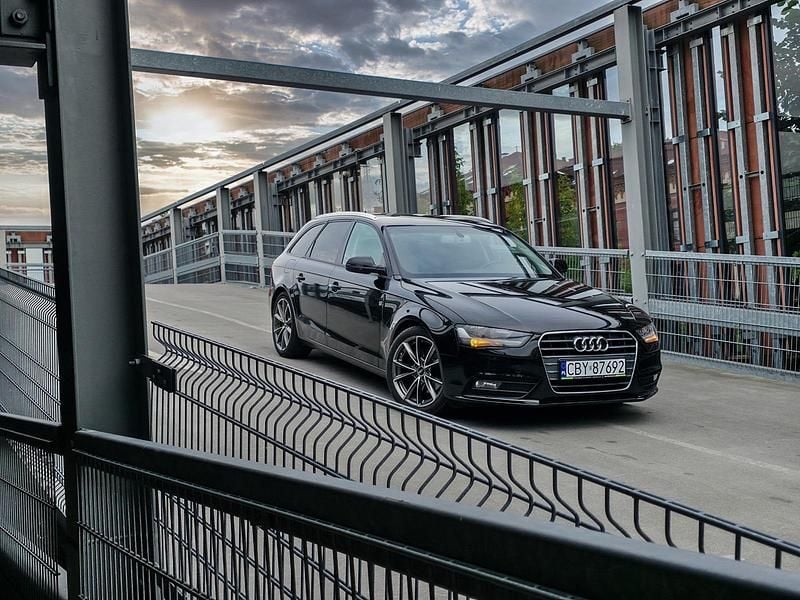 Schwarz Gebraucht 2015 Audi A4 Kombi | 11.200 € (Superpreis) - Bild 1/4