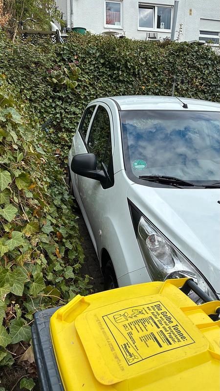 Second-hand Chevrolet Spark 68 CP (50 kW) 2011 Alb Hatchback