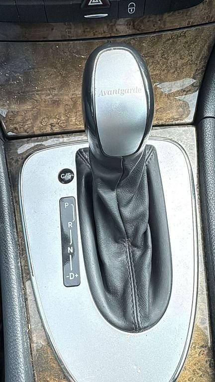 Blau Gebraucht 2005 Mercedes E220 Avantgarde Limousine | 4.000 € (Fairer Preis) - Bild 1/4