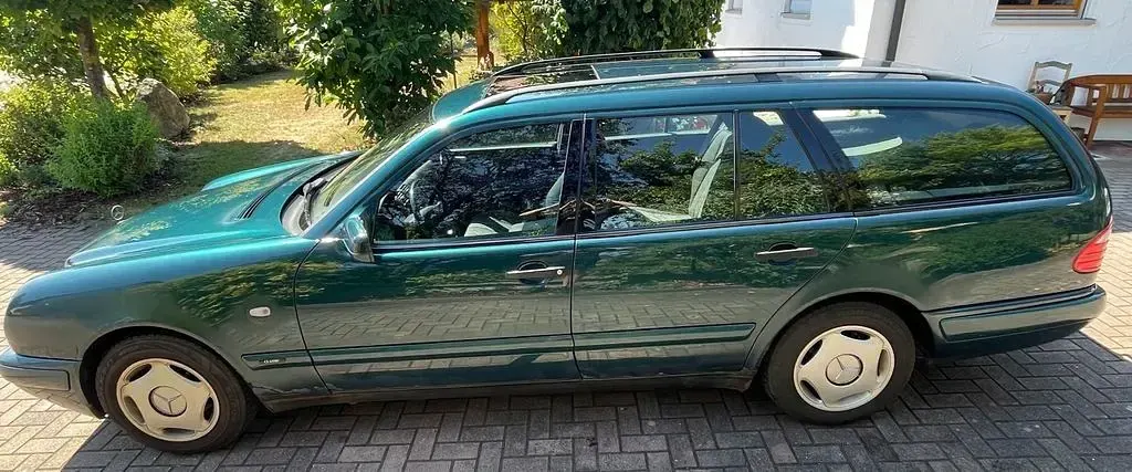 Gebraucht Mercedes E200 Classic 136 PS (100 kW) 1998 Grün Limousine