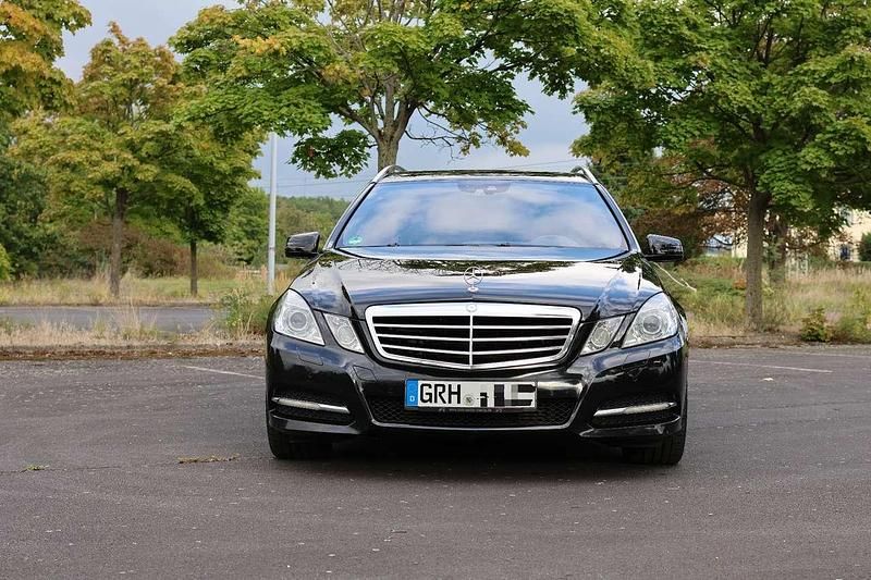 Gebraucht Mercedes E350 231 PS (169 kW) 2010 Schwarz Kombi