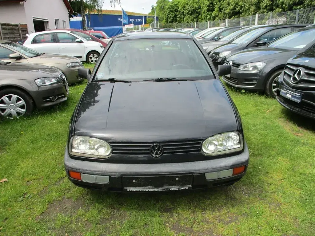 Używany VW Golf III 75 KM (55 kW) 1996 Czarny Sedan/Limuzyna