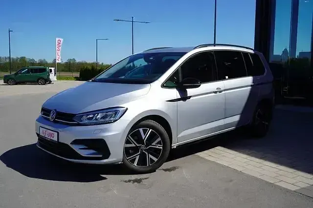 Gebraucht VW Touran Highline 150 PS (110 kW) 2020 Grau Van / Kleinbus