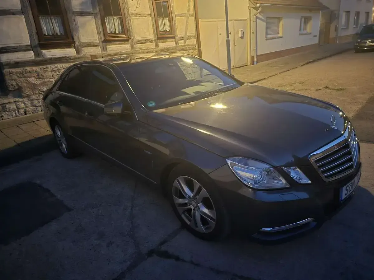 Gebraucht Mercedes E250 204 PS (150 kW) 2010 Limousine