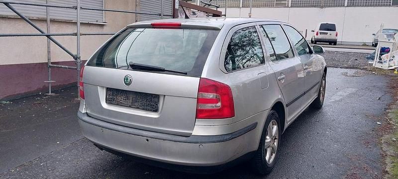 Gebraucht Skoda Octavia Ambiente 150 PS (110 kW) 2005 Silber Kombi