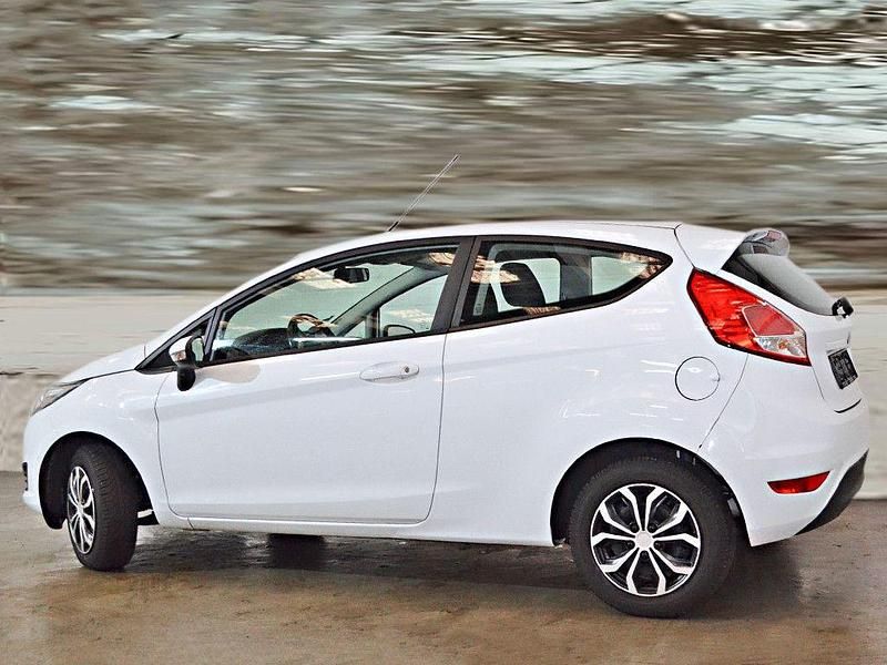 Gebraucht Ford Fiesta 60 PS (44 kW) 2017 Weiß Kleinwagen