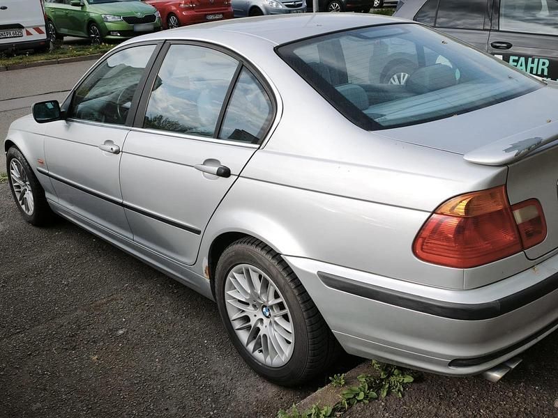 Second-hand BMW 320 150 CP (110 kW) 1999 Argintiu Berlinǎ