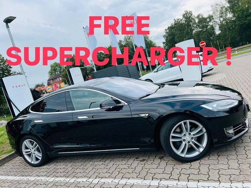 Schwarz Gebraucht 2015 Tesla Model S Kleinwagen | 28.499 € - Bild 1/4