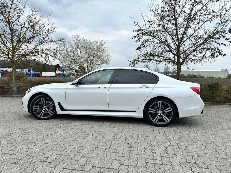 Gebraucht BMW 750 Shadowline 400 PS (294 kW) 2016 Weiß Limousine