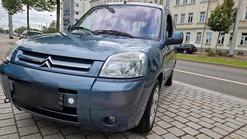 Grau Gebraucht 2005 Citroën Berlingo Van / Kleinbus | 1.799 € (Guter Preis) - Bild 1/4