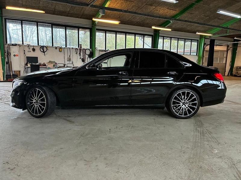 Second-hand Mercedes C200 184 CP (135 kW) 2019 Negru Berlinǎ