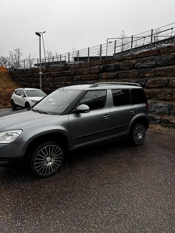 Gebraucht Skoda Yeti 140 PS (102 kW) 2012 Grau SUV