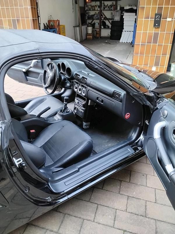 Gebraucht Toyota MR2 140 PS (102 kW) 2004 Schwarz Cabrio