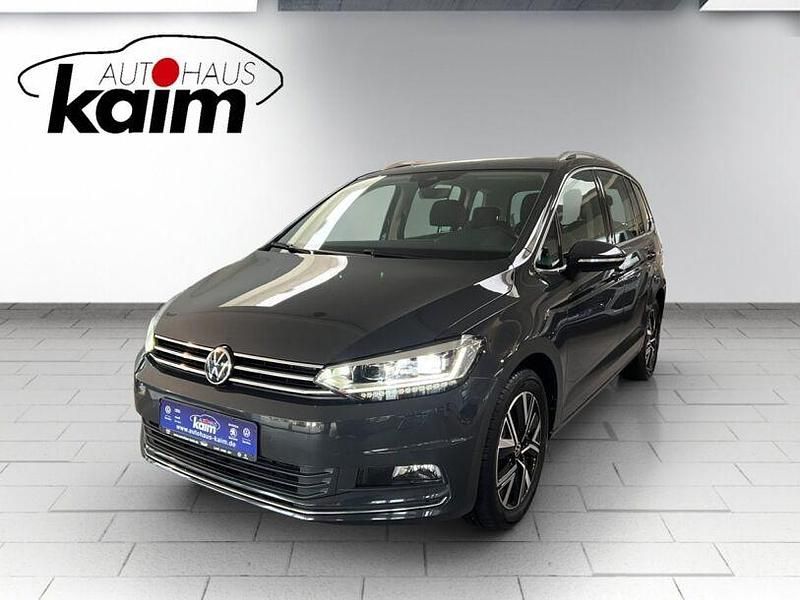 Grau Gebraucht 2022 VW Touran Highline Van / Kleinbus | 29.900 € (Fairer Preis) - Bild 1/4