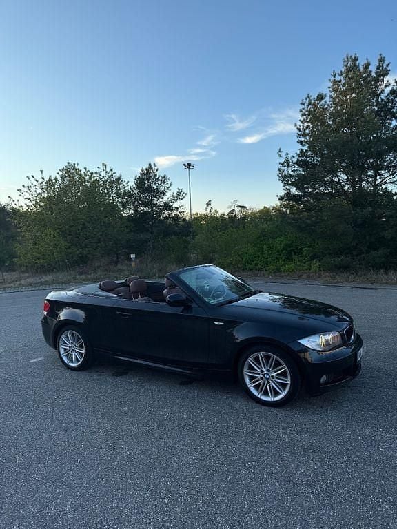 Gebraucht BMW 118 Cabriolet Shadowline 143 PS (105 kW) 2011 Schwarz Cabrio