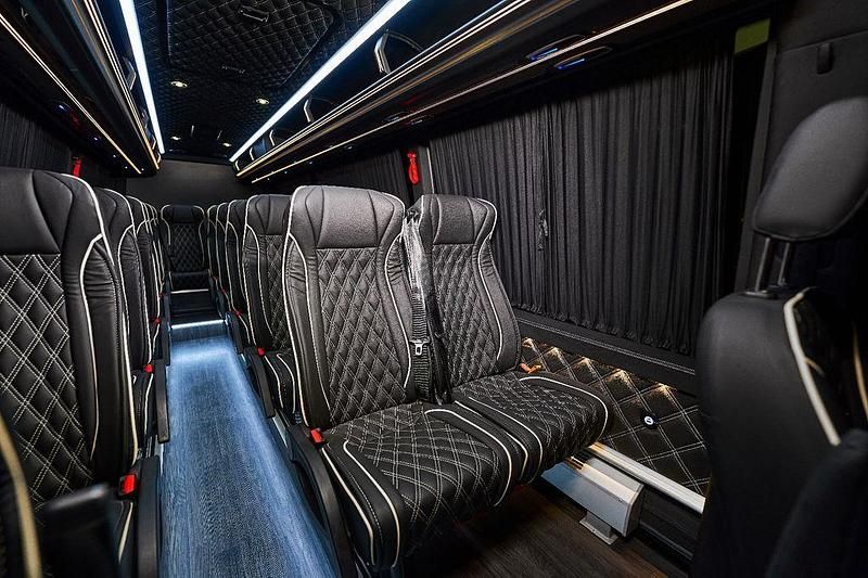 Schwarz Neu 2024 Mercedes Sprinter Van | 163.030 € - Bild 1/4