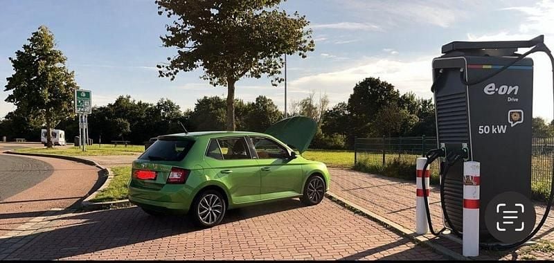 Grün Gebraucht 2015 Skoda Fabia Kleinwagen | 7.100 € (Fairer Preis) - Bild 1/1