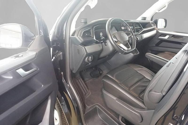 Second-hand VW Multivan 204 CP (150 kW) 2022 Negru Monovolum