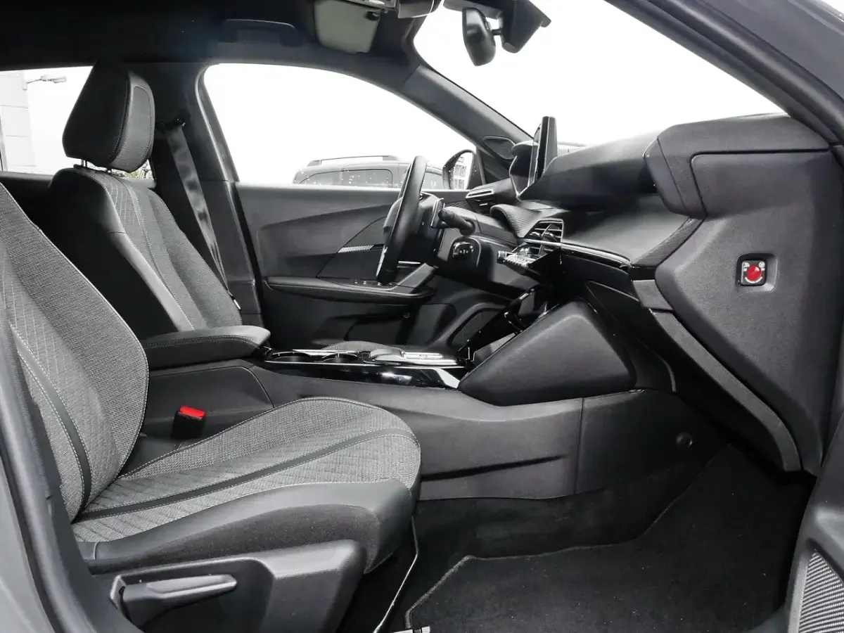 Gebraucht Peugeot 2008 Allure 131 PS (96 kW) 2024 Selenium grau (metallic) SUV