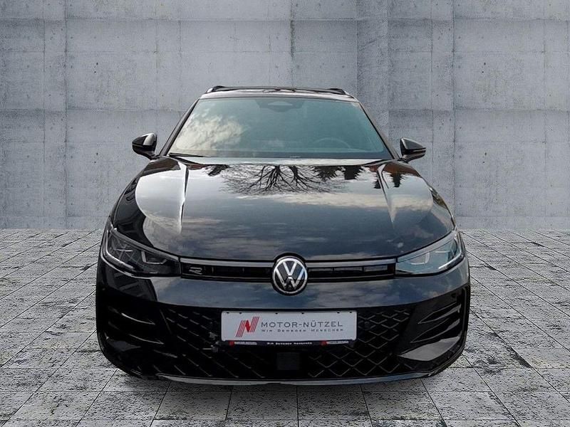 Gebraucht VW Passat R-line 177 PS (130 kW) 2024 Schwarz Kombi
