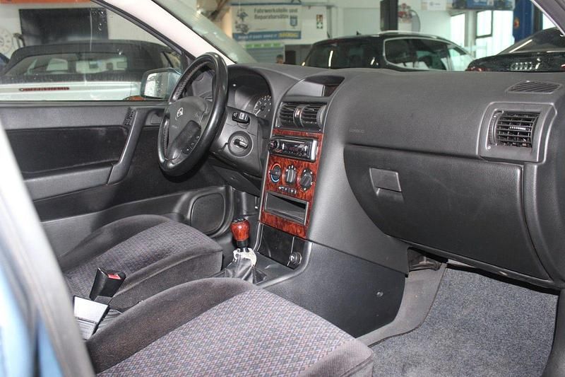 Gebraucht Opel Astra Elegance 101 PS (74 kW) 1998 Blau Limousine