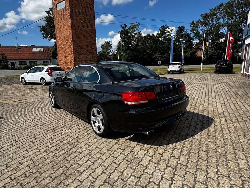 Gebraucht BMW 320 Cabriolet 177 PS (130 kW) 2008 Schwarz Cabrio