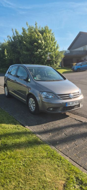 Grau Gebraucht 2007 VW Golf Plus Van / Kleinbus | 3.700 € (Teuer) - Bild 1/4