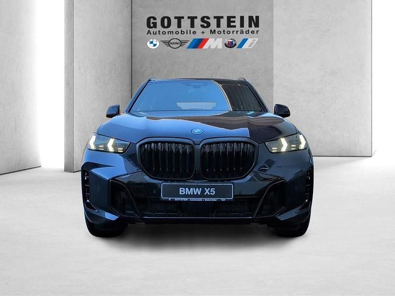 Alpinweiss iii Neu 2025 BMW X5 M Sport SUV | 98.490 € (Guter Preis) - Bild 1/4