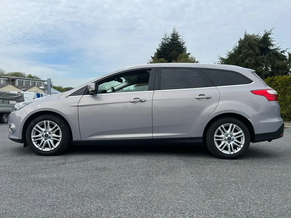 Gebraucht Ford Focus 125 PS (91 kW) 2013 Grau Kombi