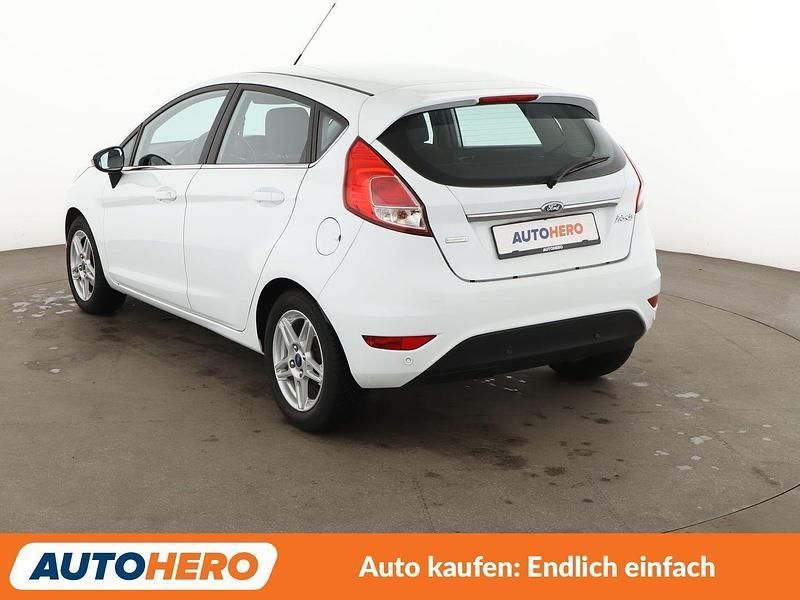Gebraucht Ford Fiesta Titanium 101 PS (74 kW) 2015 Weiß Kleinwagen
