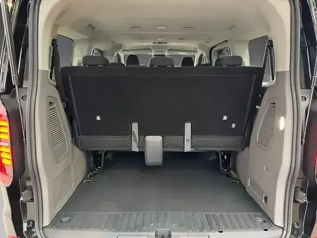 Neu VW Caravelle Basis 150 PS (110 kW) 2025 Midnight black Van