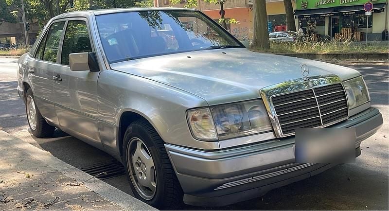 Gebraucht Mercedes E230 132 PS (97 kW) 1991 Silber Limousine