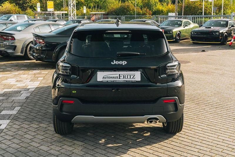 Neu Jeep Avenger Summit 101 PS (74 kW) 2026 Schwarz SUV