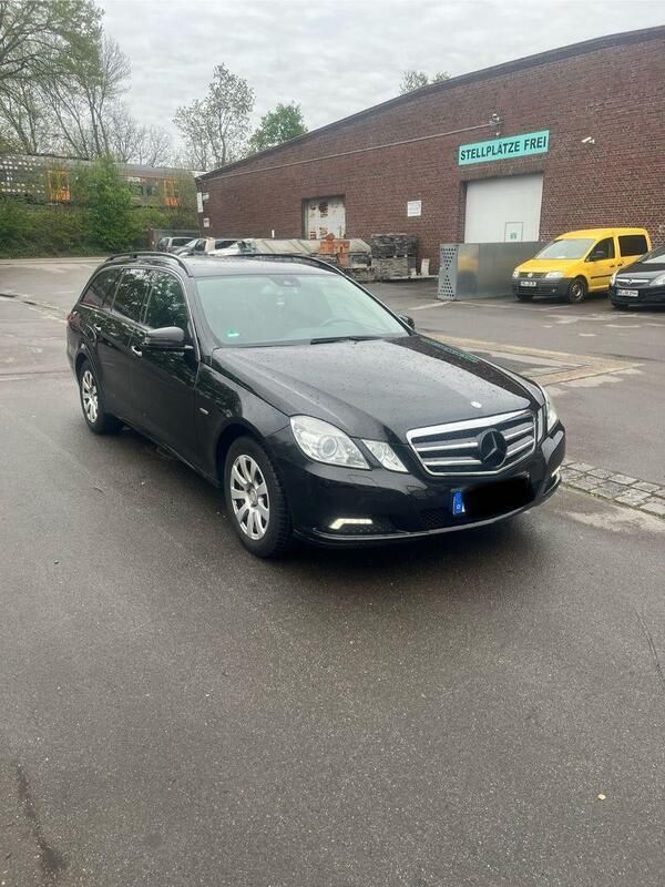 Schwarz Gebraucht 2009 Mercedes E220 Kombi | 8.650 € (Fairer Preis) - Bild 1/4