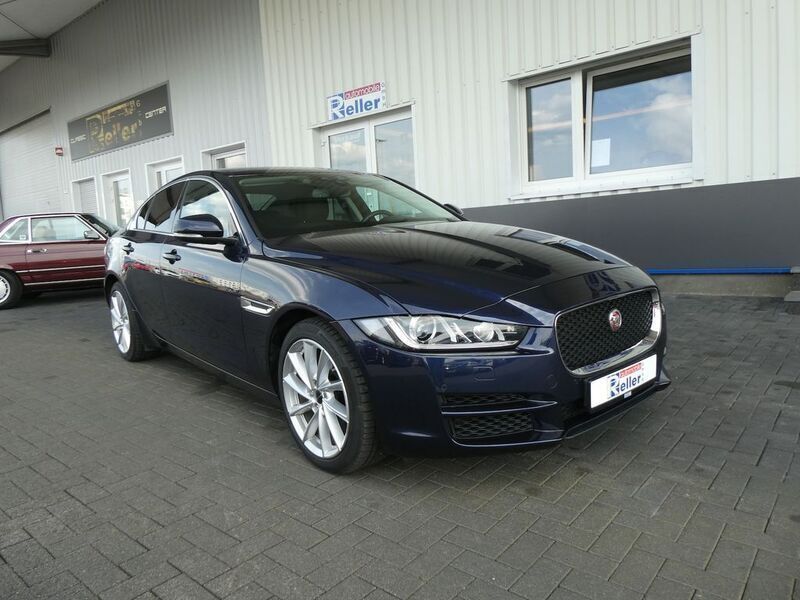 Blau Gebraucht 2018 Jaguar XE Portfolio Limousine | 24.900 € (Fairer Preis) - Bild 1/4