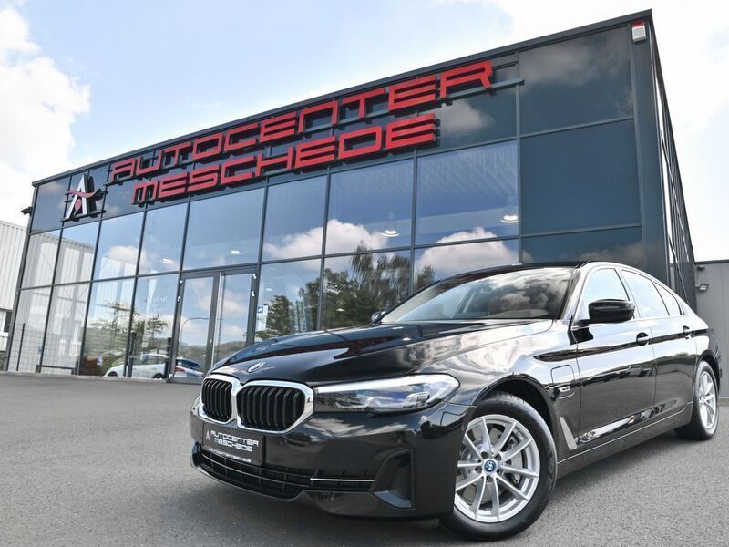 Schwarz Gebraucht 2022 BMW 530e Sport Line Limousine | 34.790 € (Guter Preis) - Bild 1/4