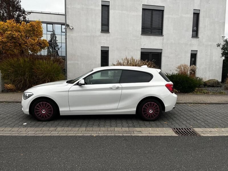 Weiß Gebraucht 2013 BMW 114 Kleinwagen | 6.900 € (Fairer Preis) - Bild 1/4